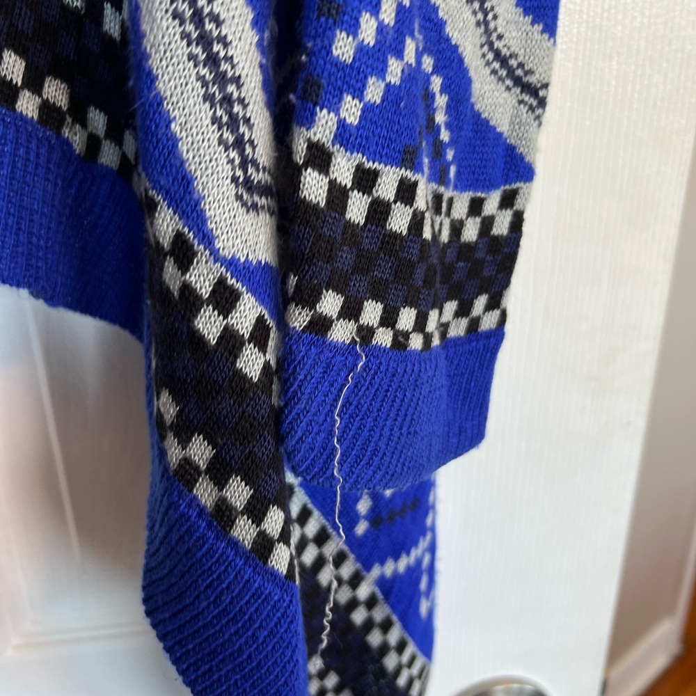 Sweater - Picture 3 of 5